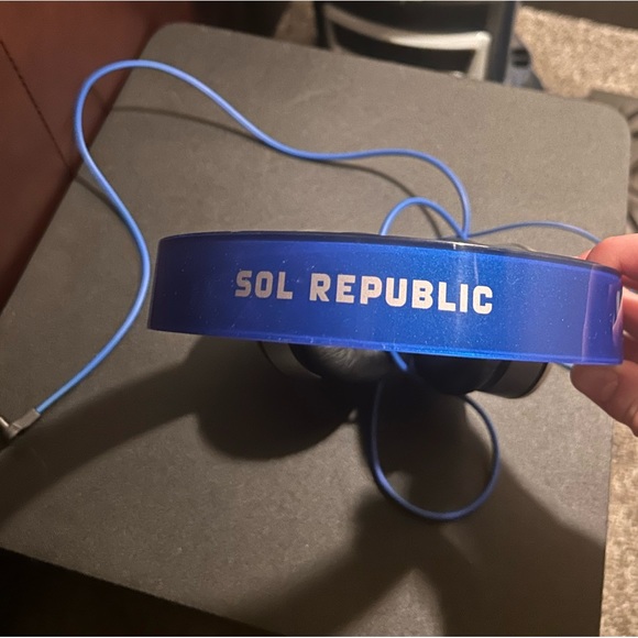 SOL REPUBLIC Tracks HD On-Ear Headphones (Blue) - Picture 3 of 7
